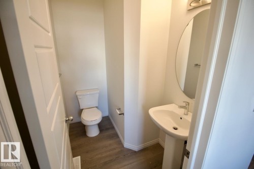 Upper 3716 42 Avenue, Beaumont, AB - Indoor Photo Showing Bathroom