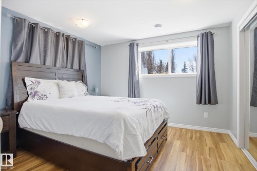 Bedroom featuring light wood-finish flooring and a horizontal window with natural light - 2251 Brennan Court, Edmonton, AB - Indoor Photo Showing Bedroom