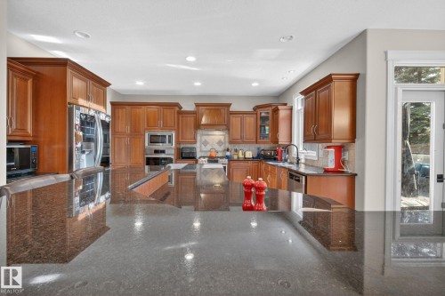 918 Hollingsworth Bend, Edmonton, AB - Indoor Photo Showing Kitchen