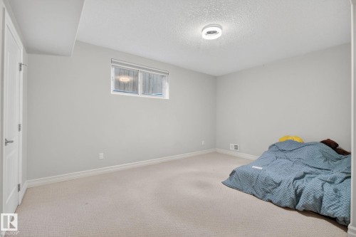 918 Hollingsworth Bend, Edmonton, AB - Indoor Photo Showing Bedroom