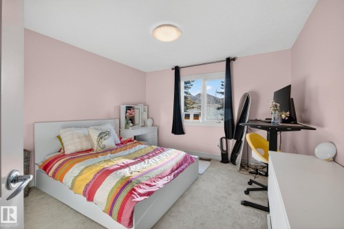 918 Hollingsworth Bend, Edmonton, AB - Indoor Photo Showing Bedroom