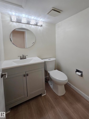 14017 121 Street, Edmonton, AB - Indoor Photo Showing Bathroom