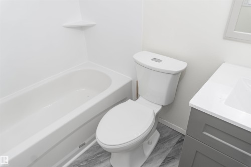 14017 121 Street, Edmonton, AB - Indoor Photo Showing Bathroom
