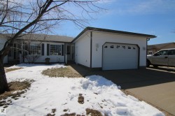 1 CENTURY VILLAS Close Fort Saskatchewan, AB T8L 4G1