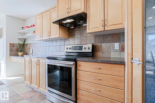 28 Encino Close, St. Albert, AB - Indoor Photo Showing Kitchen
