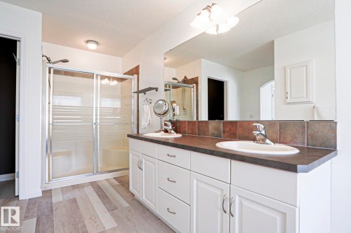 28 Encino Close, St. Albert, AB - Indoor Photo Showing Bathroom