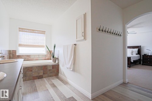 28 Encino Close, St. Albert, AB - Indoor Photo Showing Bathroom
