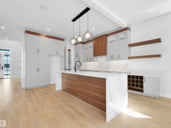 6722 CRAWFORD Way Edmonton, AB T6W 4L8