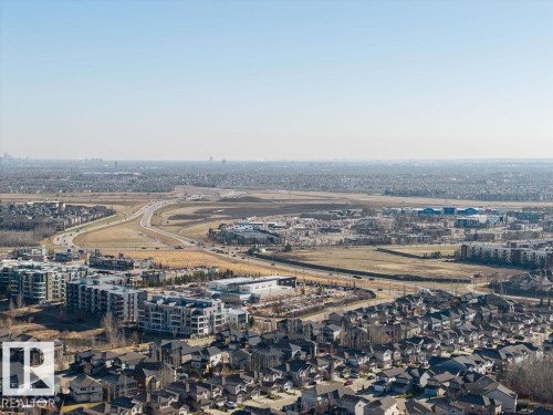 Aerial perspective showcasing a sprawling urban and suburban landscape - Edmonton, AB - Outdoor With View