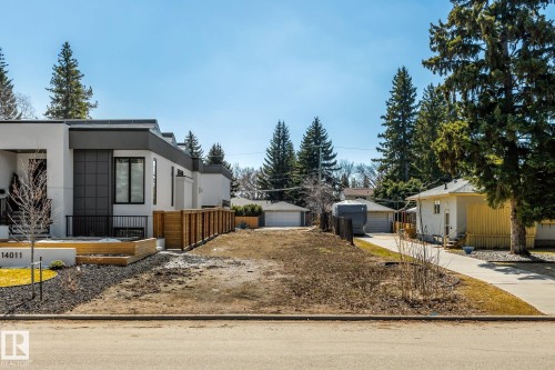 Vacant lot featuring a level grade and direct street access - 14013 101 Avenue, Edmonton, AB 