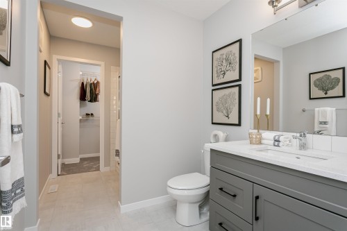 2518 151A Avenue, Edmonton, AB - Indoor Photo Showing Bathroom