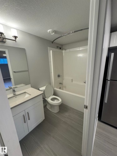 2518 151A Avenue, Edmonton, AB - Indoor Photo Showing Bathroom