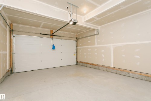 2518 151A Avenue, Edmonton, AB - Indoor Photo Showing Garage