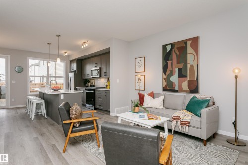 2518 151A Avenue, Edmonton, AB - Indoor Photo Showing Living Room