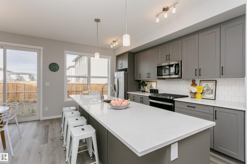 2518 151A Avenue, Edmonton, AB - Indoor Photo Showing Kitchen With Upgraded Kitchen