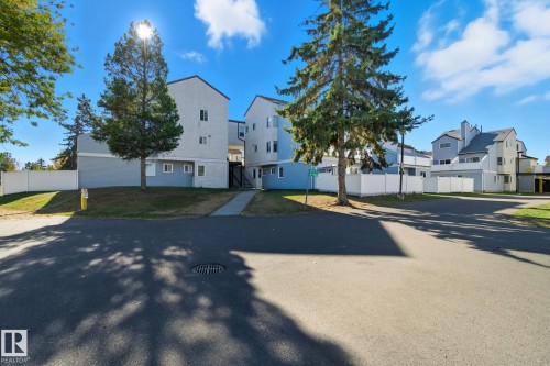 71 Lancaster Terrace, Edmonton, AB - Outdoor