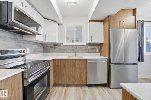 71 Lancaster Terrace, Edmonton, AB - Indoor Photo Showing Kitchen With Stainless Steel Kitchen