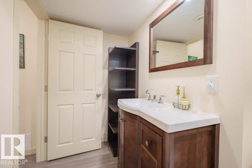 2241 Austin Way, Edmonton, AB - Indoor Photo Showing Bathroom
