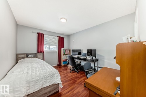 Room featuring wood-finish flooring, a window with blinds, and light gray walls - 715 Hudson Place, Edmonton, AB - Indoor