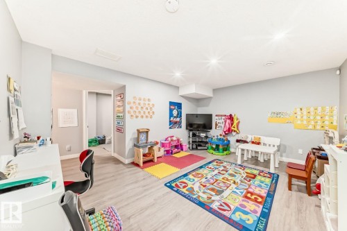 Spacious interior room featuring light-toned walls and wood-finish flooring - 715 Hudson Place, Edmonton, AB - Indoor