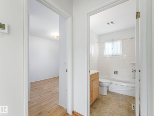 12245 96 Street, Edmonton, AB - Indoor Photo Showing Bathroom