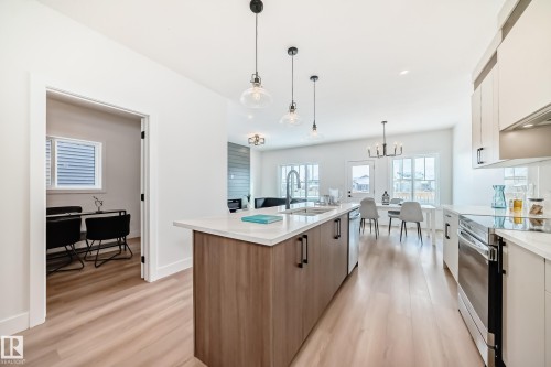77 Elliott Wynd, Fort Saskatchewan, AB - Indoor Photo Showing Kitchen With Upgraded Kitchen