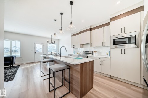 77 Elliott Wynd, Fort Saskatchewan, AB - Indoor Photo Showing Kitchen With Upgraded Kitchen