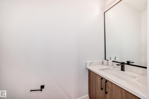 77 Elliott Wynd, Fort Saskatchewan, AB - Indoor Photo Showing Bathroom