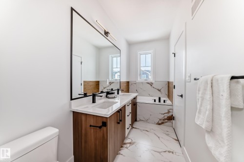 77 Elliott Wynd, Fort Saskatchewan, AB - Indoor Photo Showing Bathroom