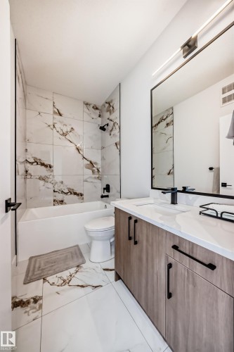77 Elliott Wynd, Fort Saskatchewan, AB - Indoor Photo Showing Bathroom