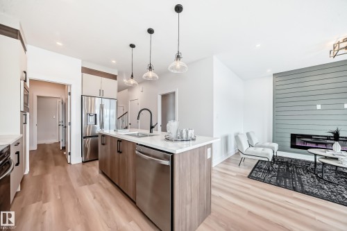 77 Elliott Wynd, Fort Saskatchewan, AB - Indoor Photo Showing Kitchen With Upgraded Kitchen