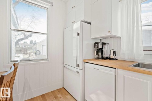 5015 49 Avenue, Onoway, AB - Indoor Photo Showing Kitchen
