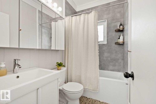 5015 49 Avenue, Onoway, AB - Indoor Photo Showing Bathroom