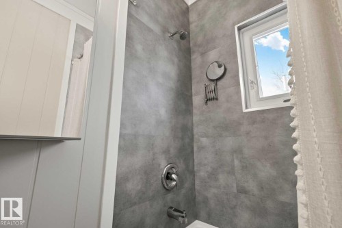 5015 49 Avenue, Onoway, AB - Indoor Photo Showing Bathroom