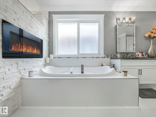 7532 173 Avenue, Edmonton, AB - Indoor Photo Showing Bathroom With Fireplace