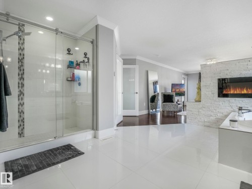 7532 173 Avenue, Edmonton, AB - Indoor Photo Showing Bathroom