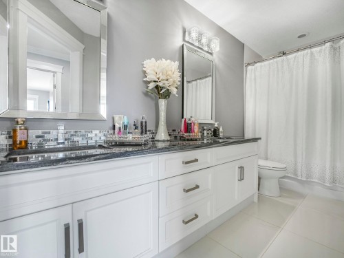 7532 173 Avenue, Edmonton, AB - Indoor Photo Showing Bathroom