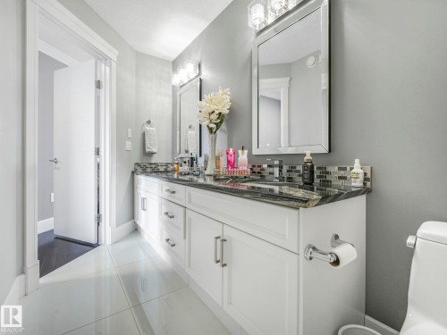7532 173 Avenue, Edmonton, AB - Indoor Photo Showing Bathroom