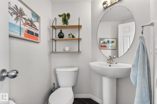 1015 East Bend, Edmonton, AB - Indoor Photo Showing Bathroom