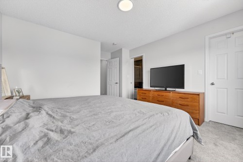1015 East Bend, Edmonton, AB - Indoor Photo Showing Bedroom