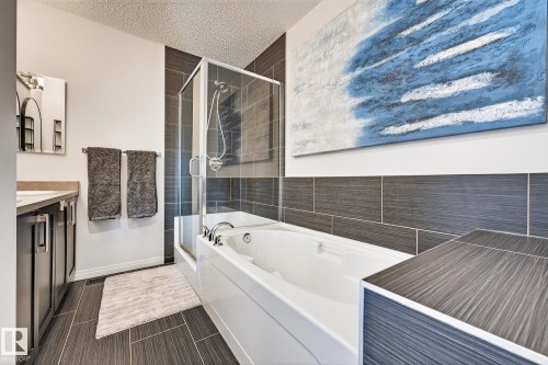 1015 East Bend, Edmonton, AB - Indoor Photo Showing Bathroom