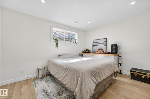 1015 East Bend, Edmonton, AB - Indoor Photo Showing Bedroom