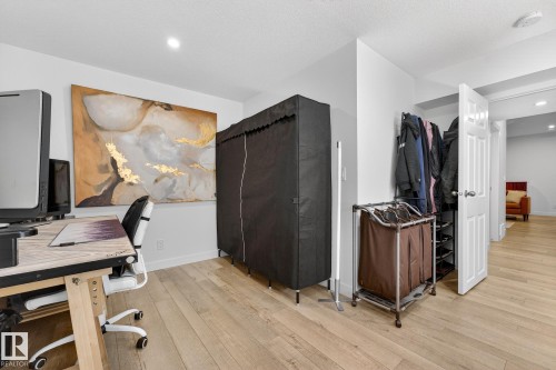 1015 East Bend, Edmonton, AB - Indoor