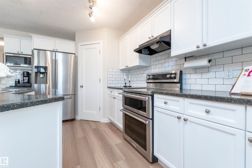 91 Appleton Crescent, Sherwood Park, AB - Indoor Photo Showing Kitchen With Upgraded Kitchen