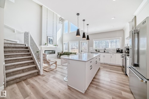 6259 175 Avenue, Edmonton, AB - Indoor Photo Showing Kitchen With Upgraded Kitchen