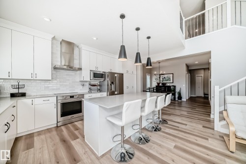 6259 175 Avenue, Edmonton, AB - Indoor Photo Showing Kitchen With Upgraded Kitchen