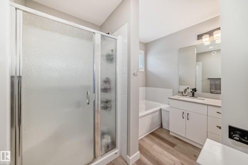 6259 175 Avenue, Edmonton, AB - Indoor Photo Showing Bathroom