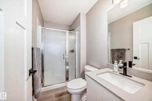 6259 175 Avenue, Edmonton, AB - Indoor Photo Showing Bathroom