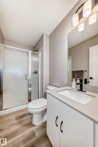 6259 175 Avenue, Edmonton, AB - Indoor Photo Showing Bathroom