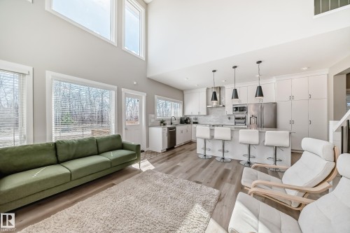 6259 175 Avenue, Edmonton, AB - Indoor Photo Showing Living Room